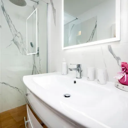 Appartement Casa Rosa 1 *